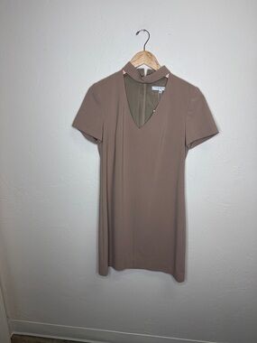 Choker V-Neck Short Sleeve Dress in Taupe